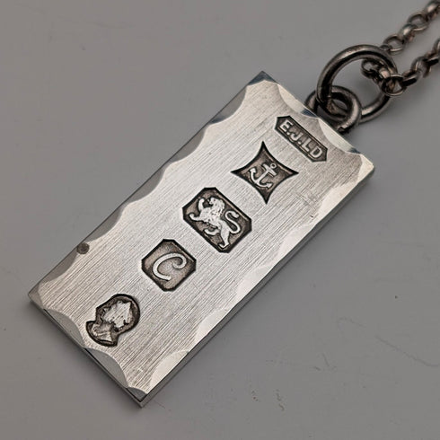 1977 British sterling silver jubilee ingot pendant and sterling silver chain, total weight 21g, Excalibur Jewellery②